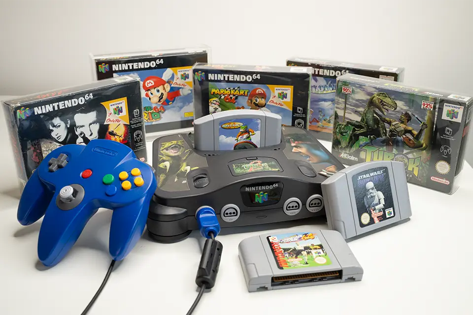 Nintendo 64 Konsole mit Original-Controllern und klassischen Spielen wie Zelda, Mario Kart und Lylat Wars